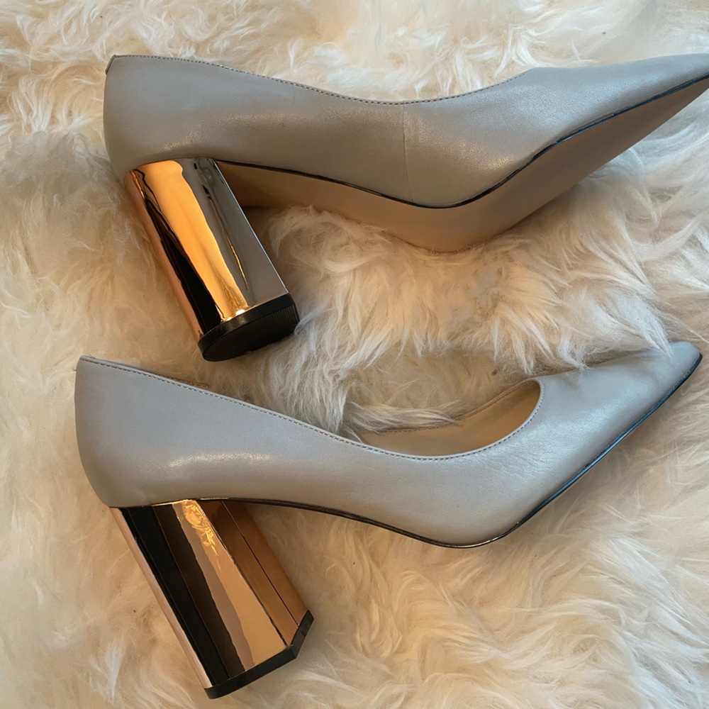 NWT. Grey pumps with shiny rose gold block heel. Sz 9. Never worn!